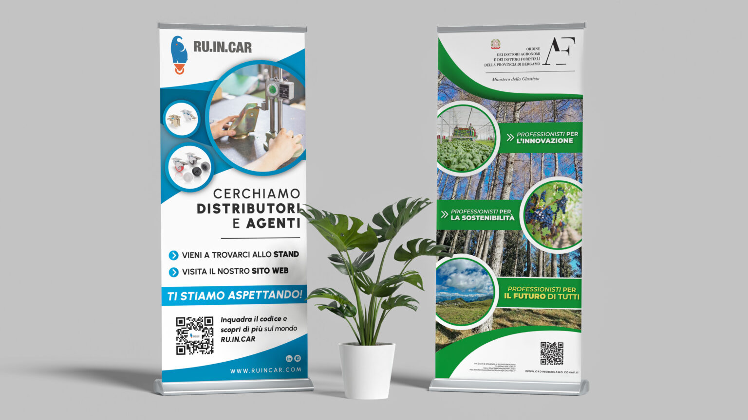 Due roll up aziendali personalizzati con grafica a richiesta, soluzione campagna di comunicazione e pubblicità.