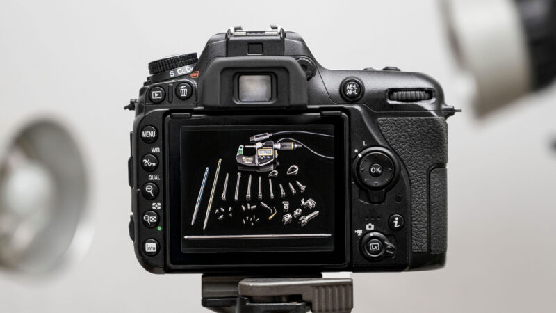 Render fotografia, servizio fotografico in studio a prodotti marketing azienda con camera.