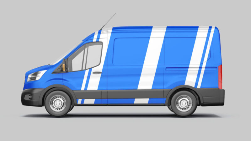 Esempio wrapping decorazione automezzo veicolo furgone aziendale con pellicole e adesivi.
